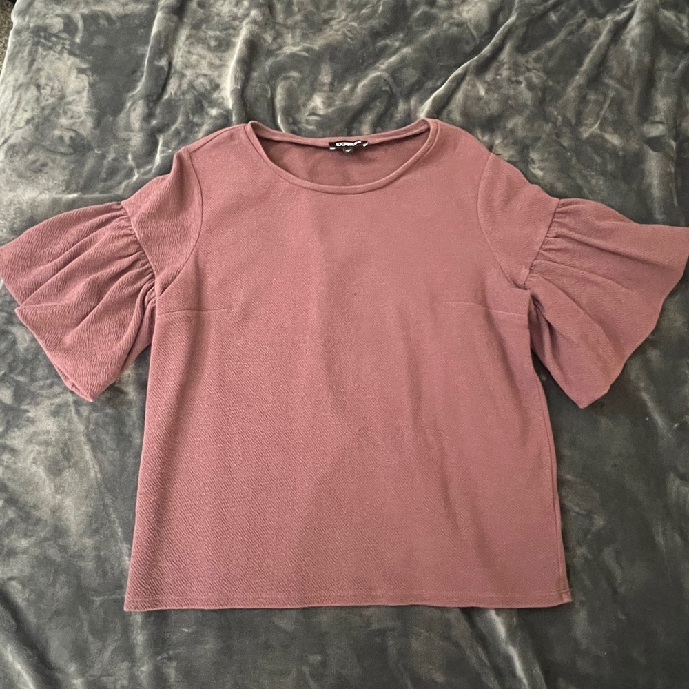 Flutter sleeve top